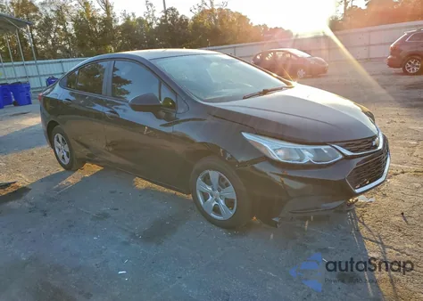 2018 Chevrolet Cruze Ls z USA, uszkodzony, nr VIN 1G1BC5SM1J7172357